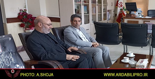 دیدار مدیر نمایندگی ستاد مردمی دیه استان اردبیل با رئیس دادگستری پارس‌آباد برای تسریع در آزادی زندانیان جرایم غیرعمد